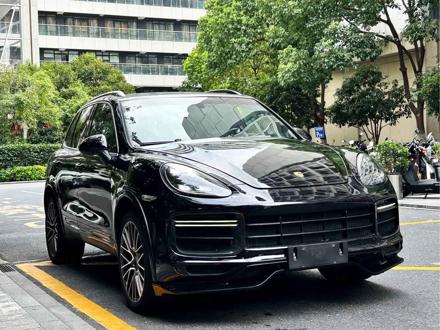 Porsche Cayenne 2012 — Photo 2/16