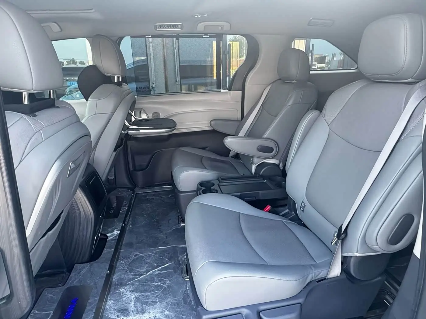 Toyota Sienna 2023 — Şəkil 5/7