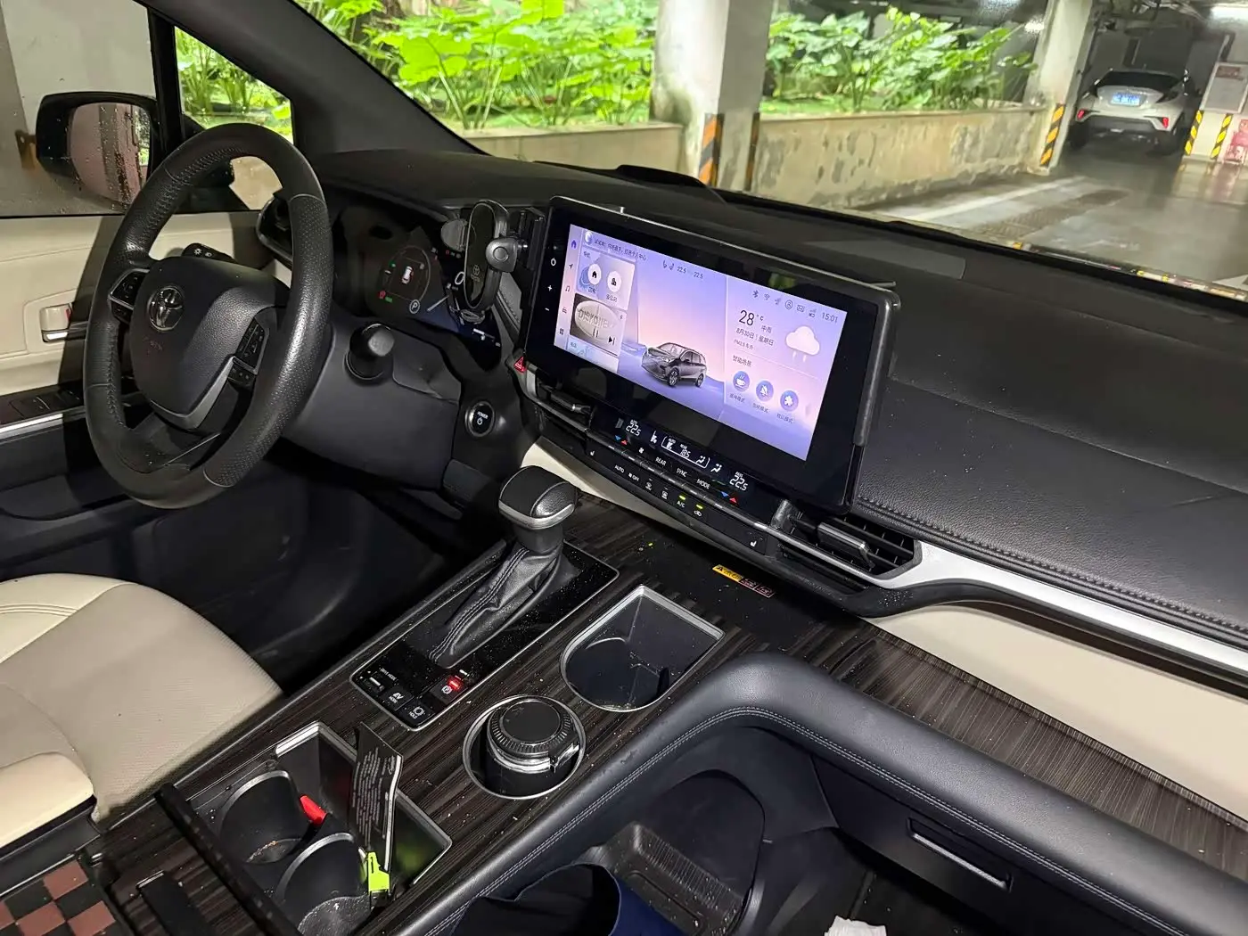 Toyota Granvia 2024 — Photo 6/12