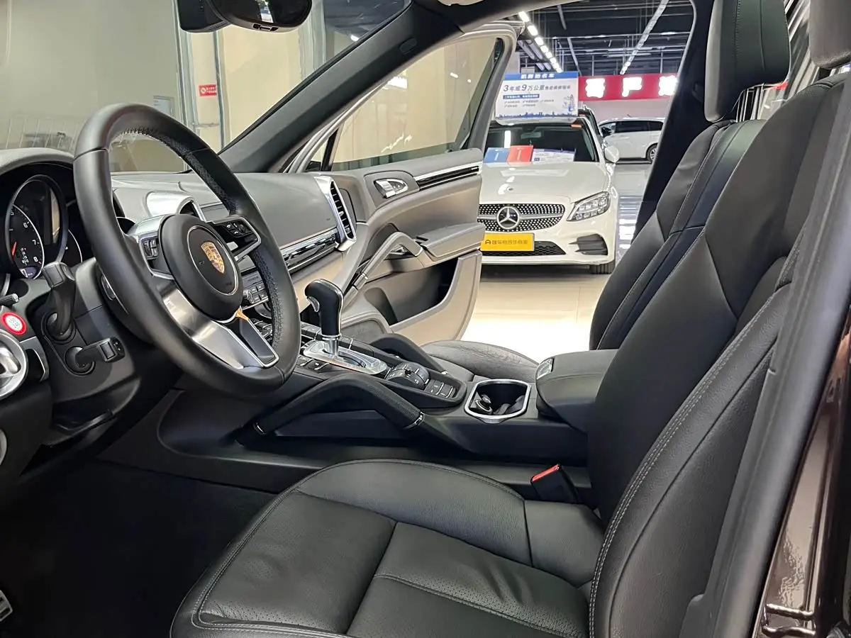 Porsche Cayenne 2017 — Фото 9/20