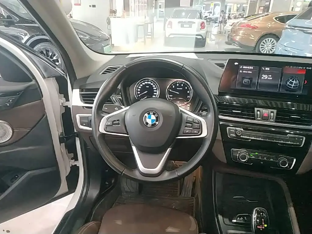 BMW X1 2021 — Фото 11/20