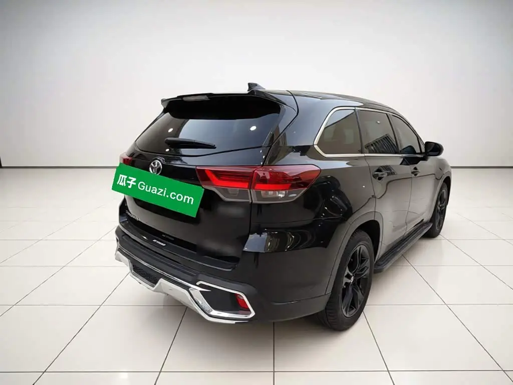 Toyota Highlander 2020 — Фото 4/20