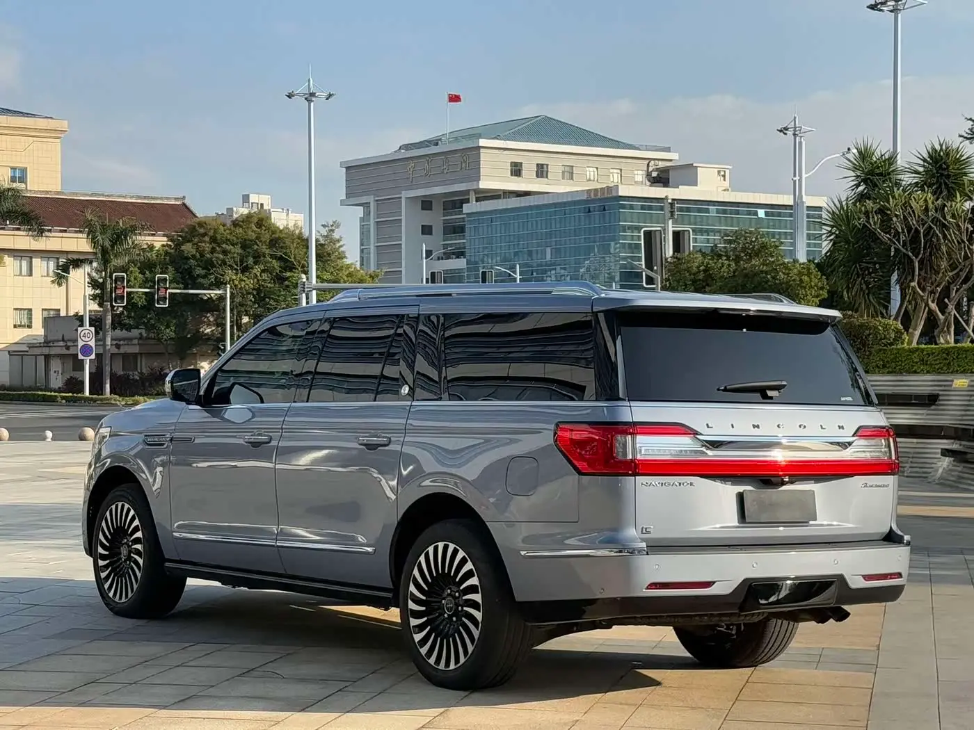 Lincoln Navigator 2022 — Şəkil 14/17
