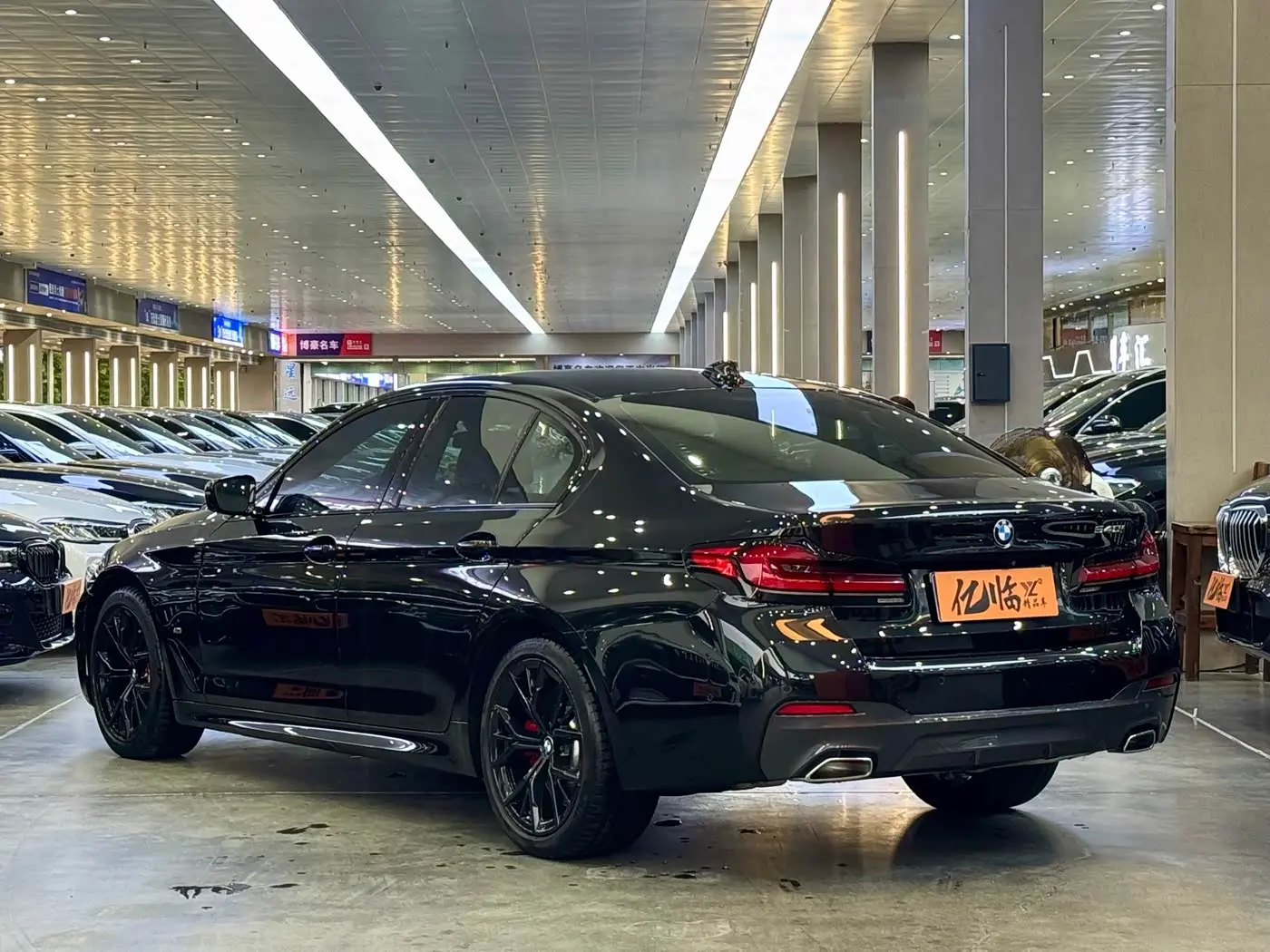 BMW 5 Series 2021 — Photo 16/18