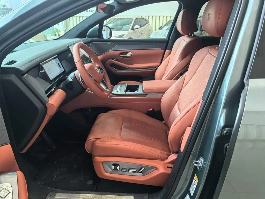 BYD Tang L 2025 — Photo 10/13