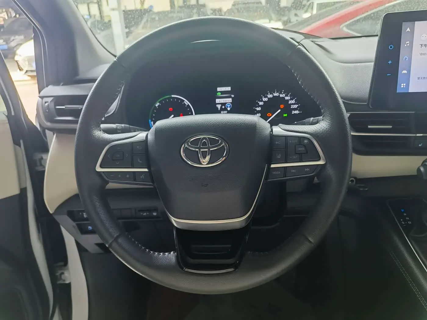 Toyota Sienna 2023 — Şəkil 9/16