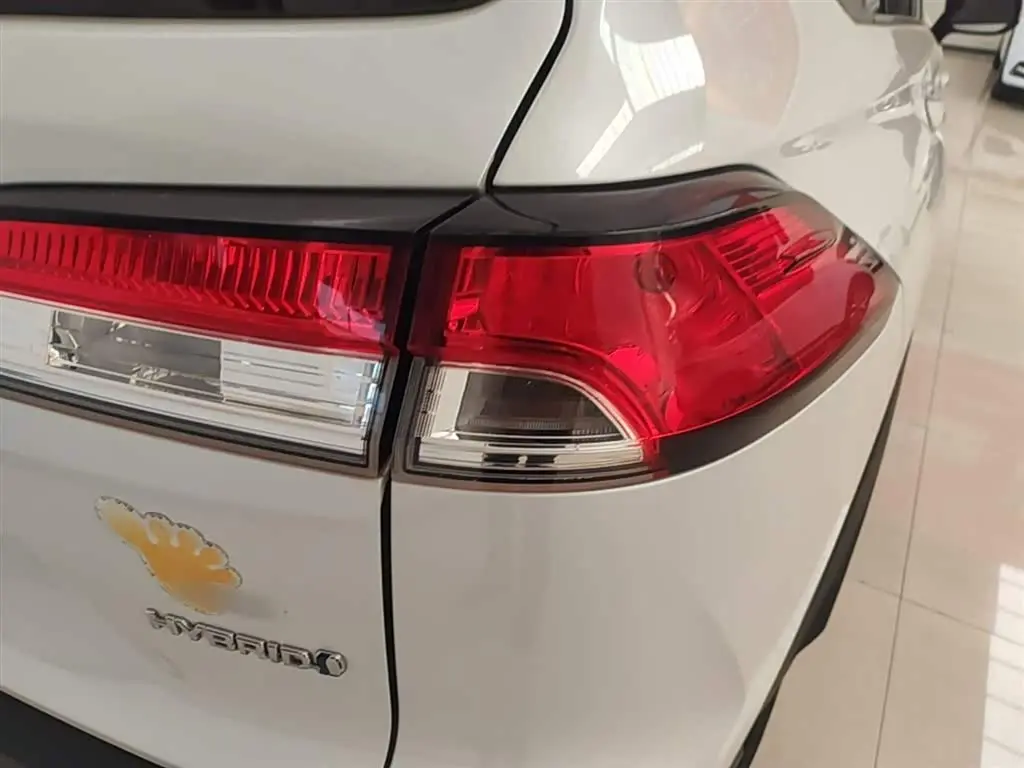 Toyota Corolla Cross 2023 — Şəkil 8/20