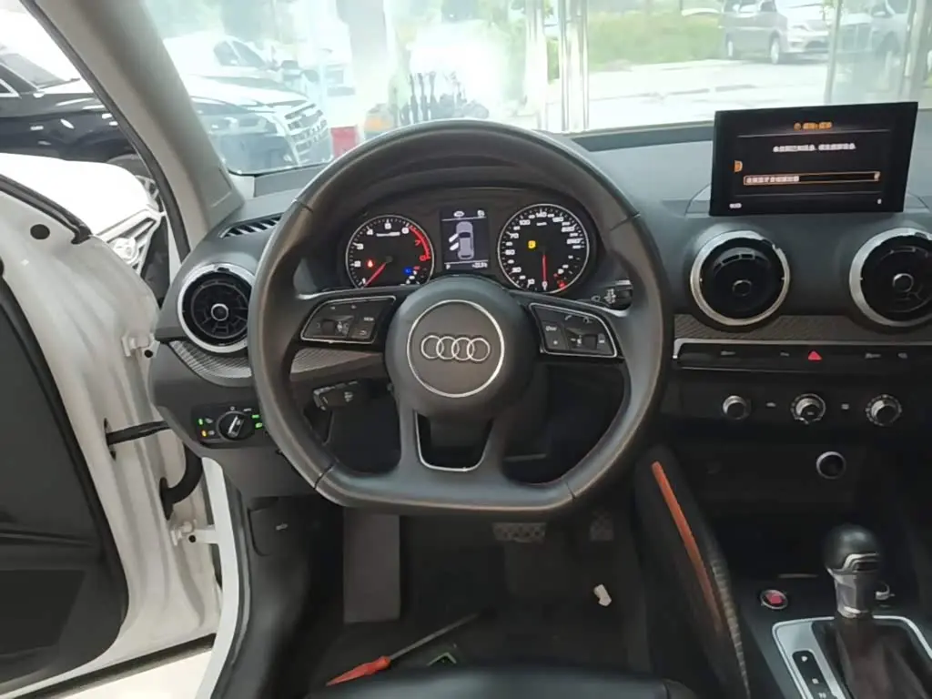 Audi Q2L 2023 — Photo 11/20