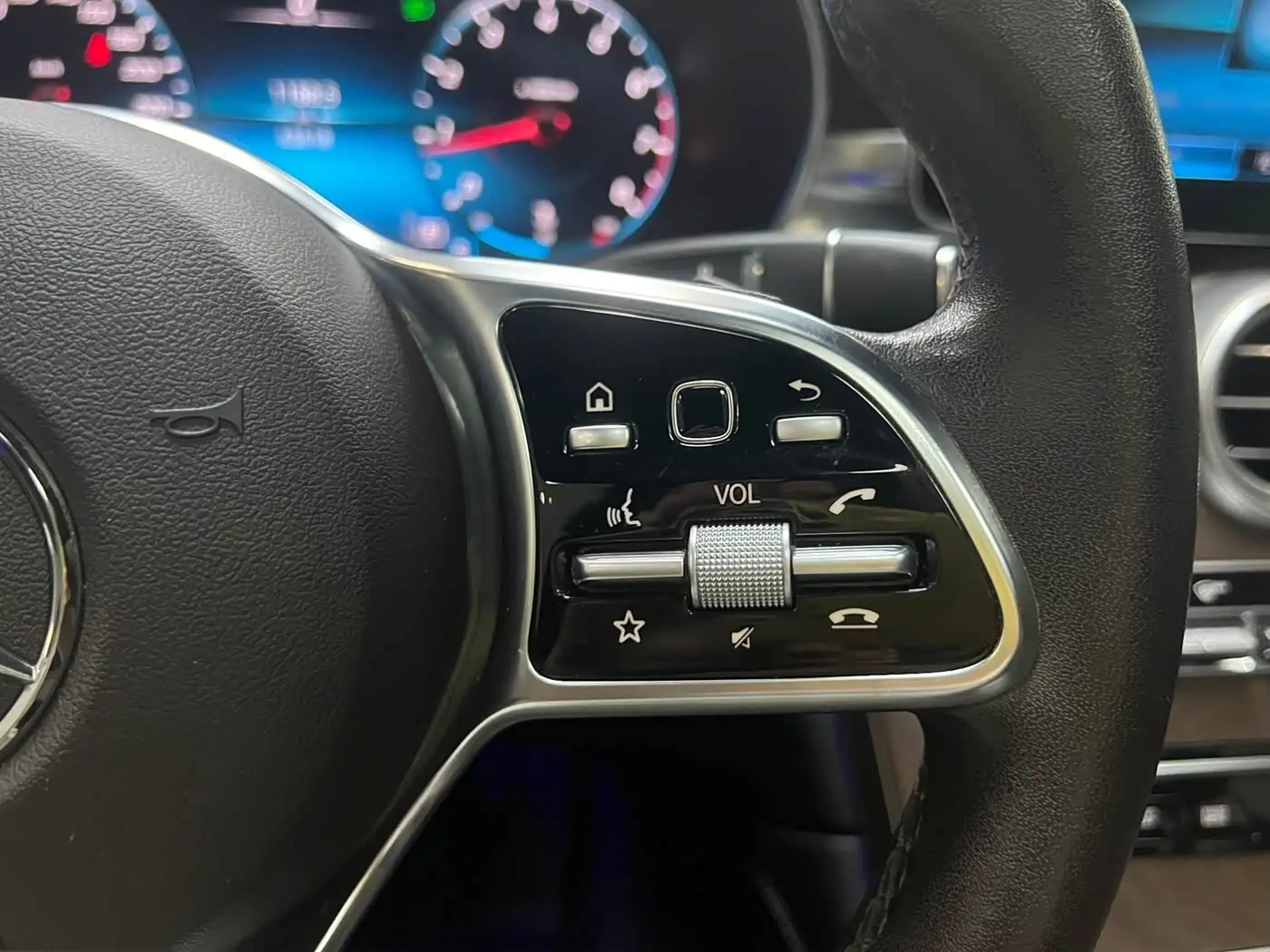 Mercedes-Benz GLC 2019 — Photo 18/20