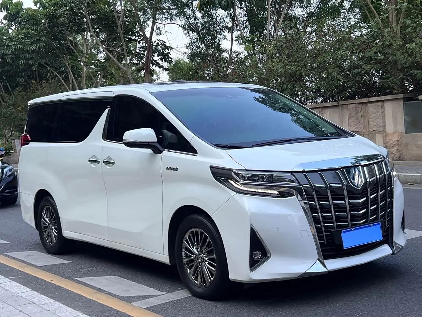 Toyota Alphard 2021 — Photo 7/20
