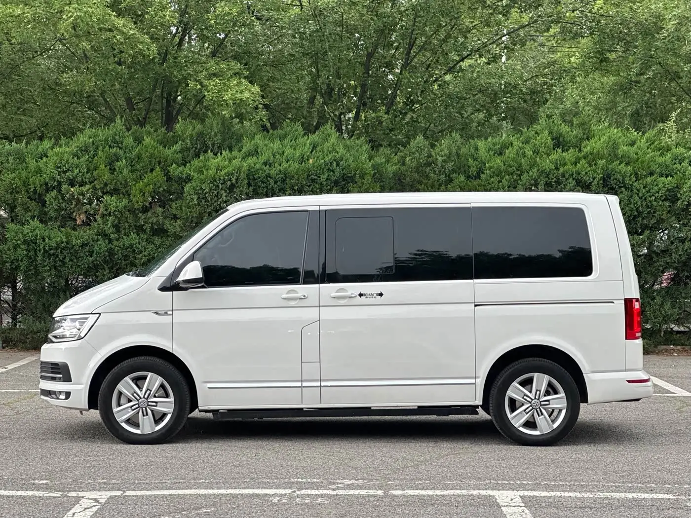 Volkswagen Multivan 2017 — Şəkil 14/20