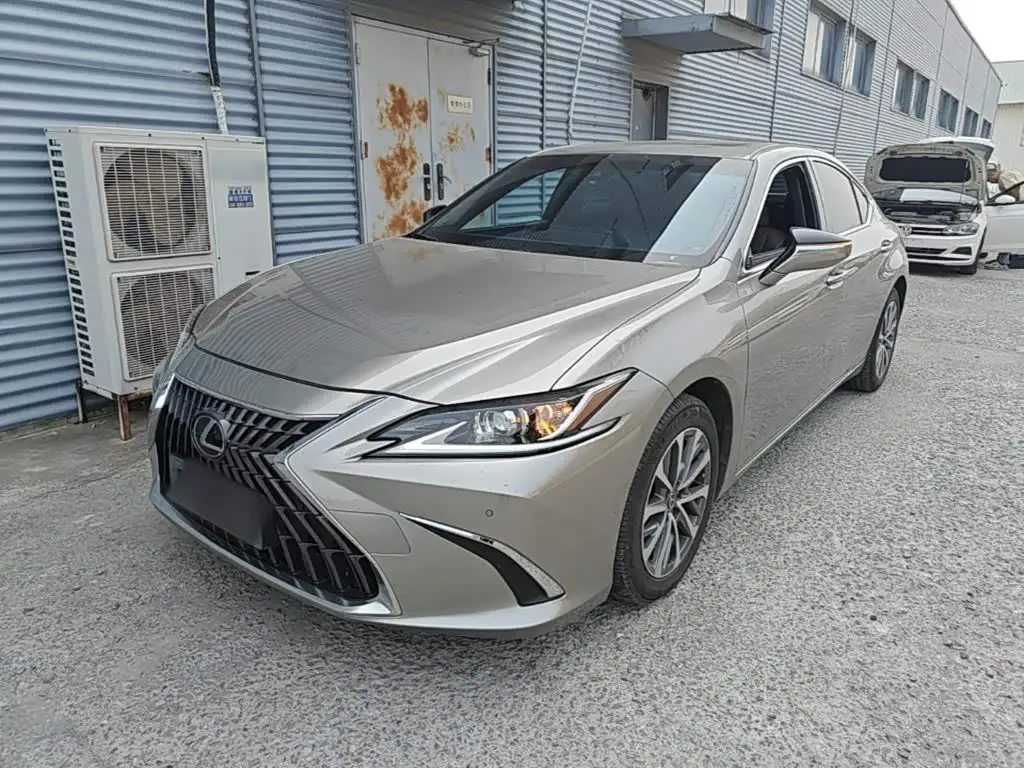 Lexus ES, 2022