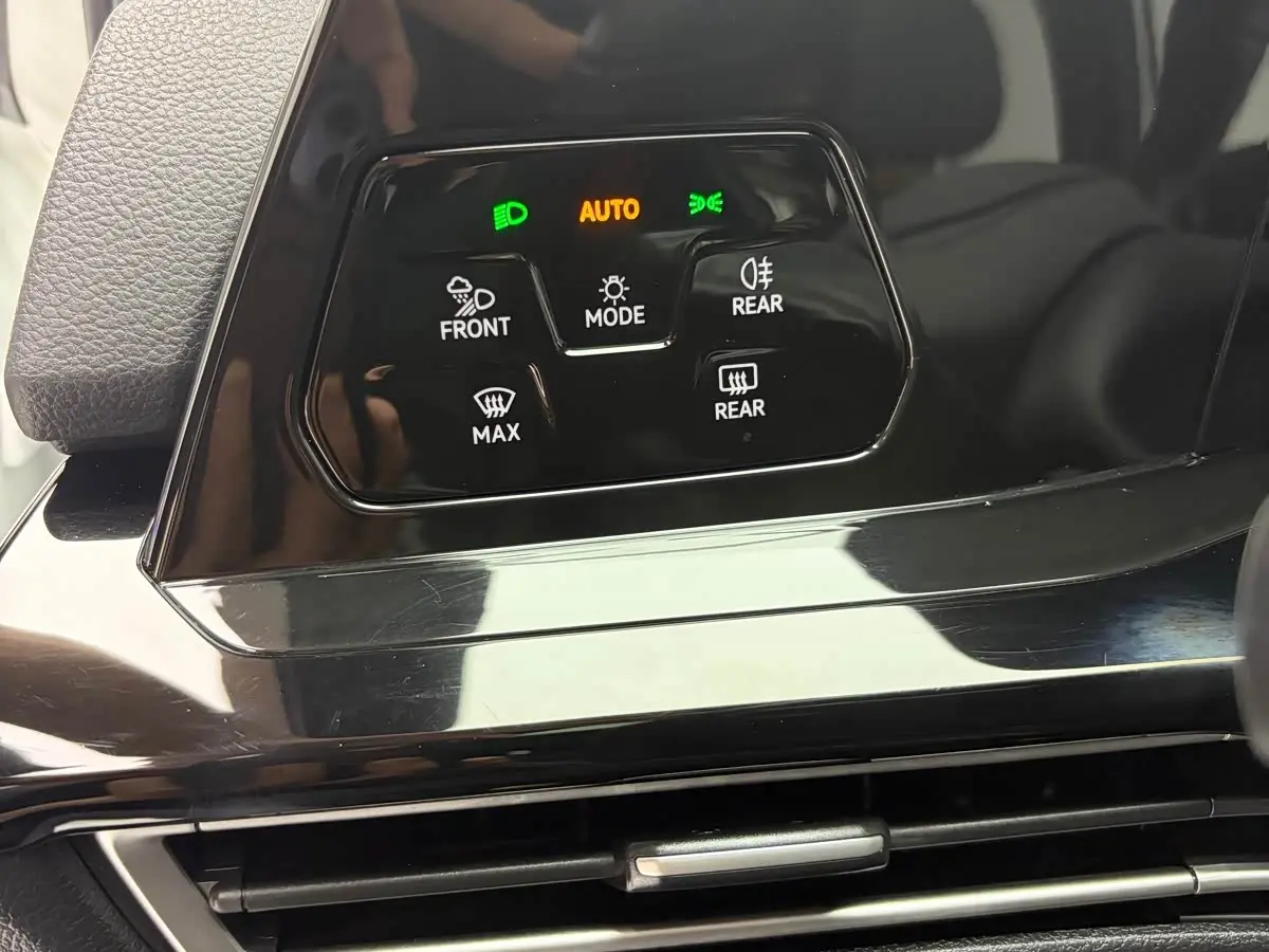 Volkswagen Golf 2023 — Photo 11/20