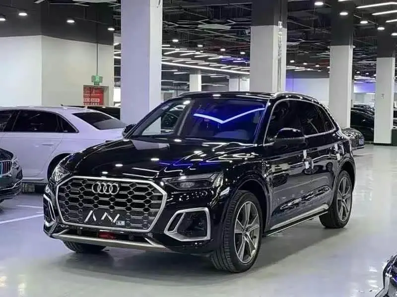 Audi Q5L 2022 — Фото 1/9