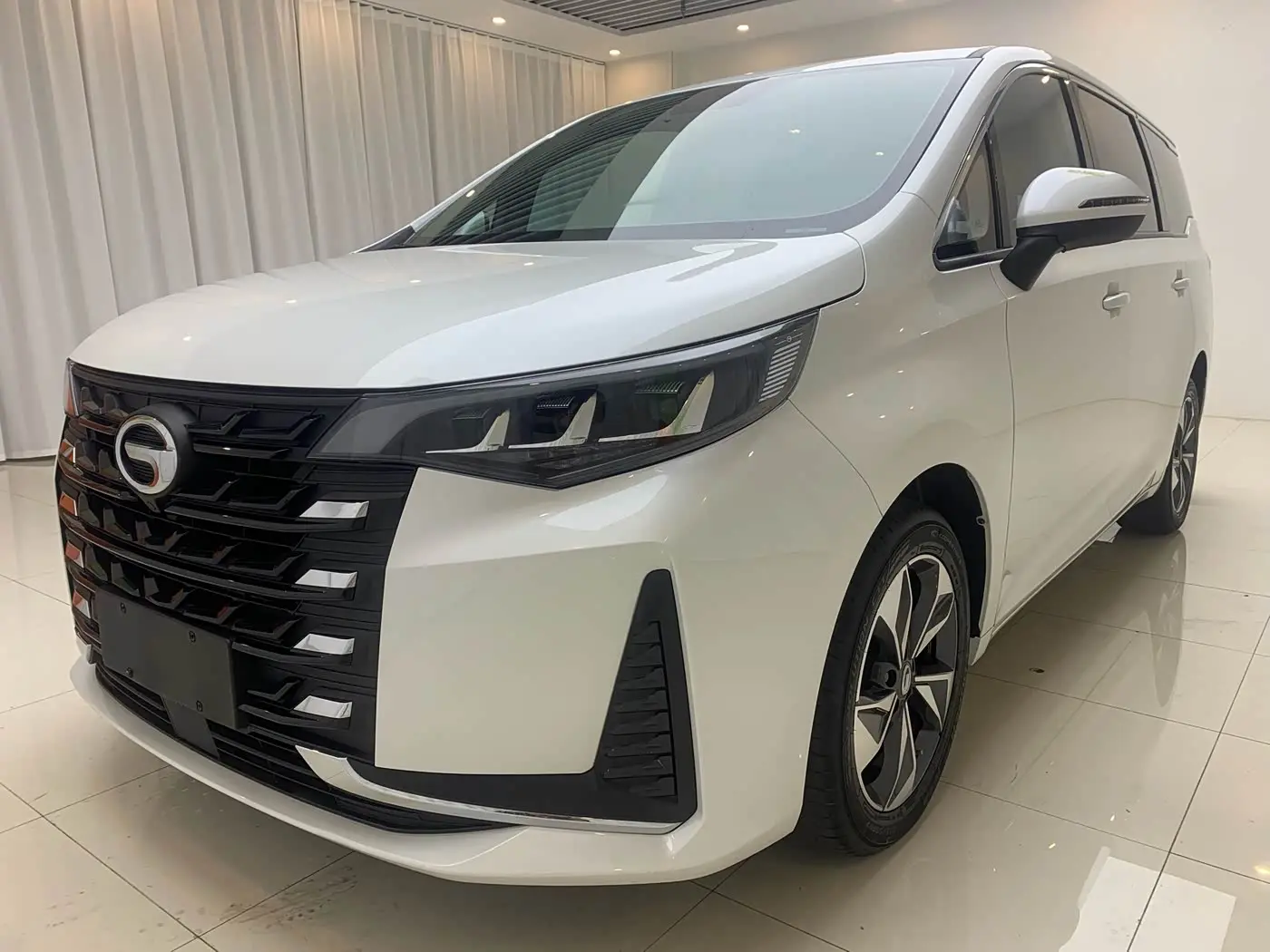 GAC Trumpchi Trumpchi M6 2022 — Фото 1/16