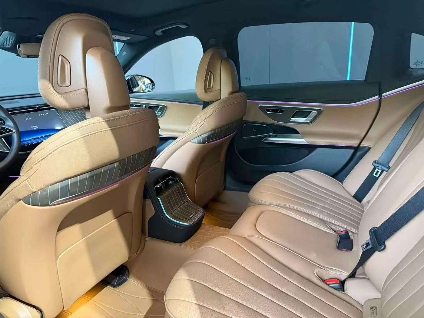 Mercedes-Benz E-Class 2025 — Фото 10/12