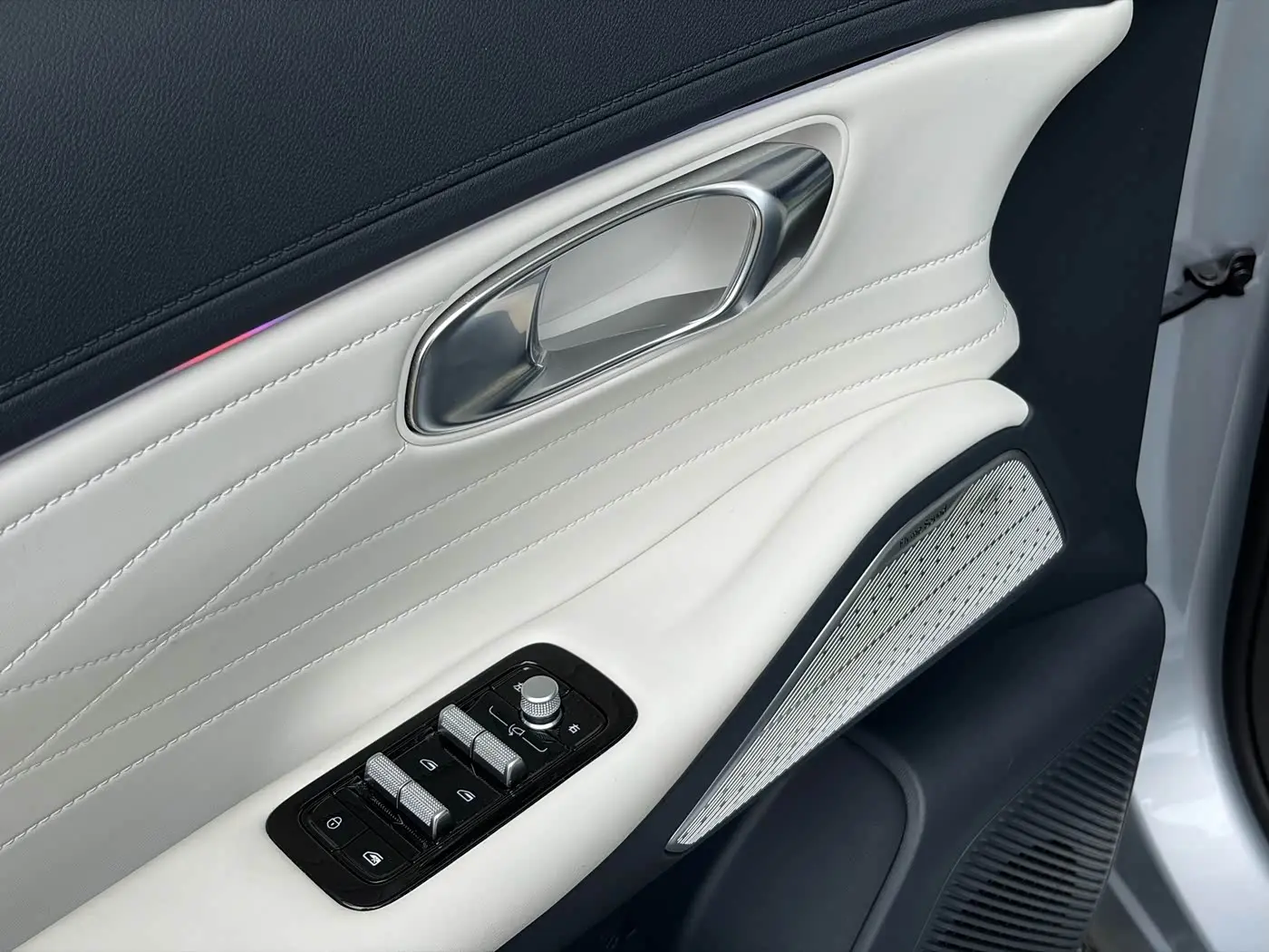 Geely Galaxy Galaxy Starship 7 EM-i 2025 — Фото 5/14