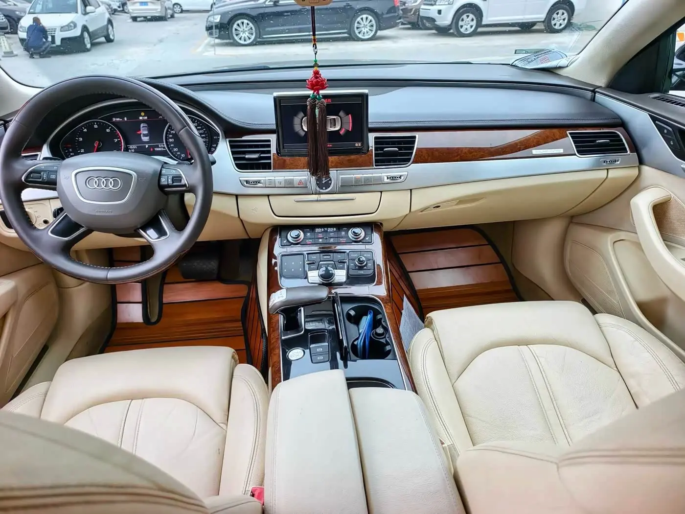 Audi A8 2013 — Photo 11/20