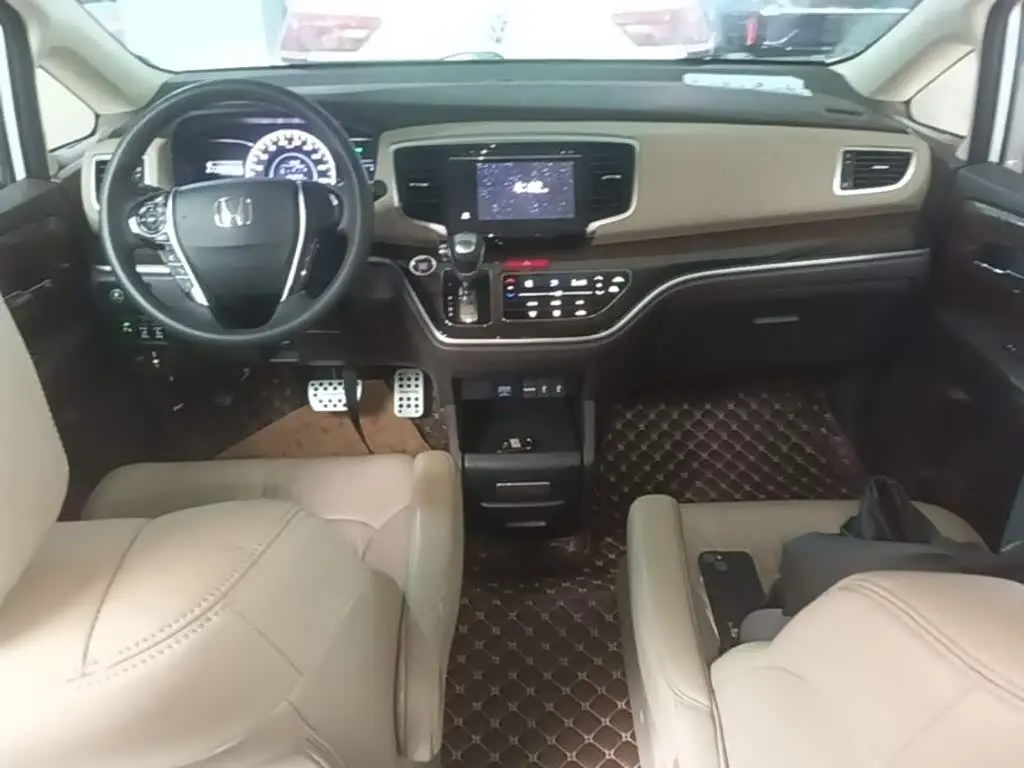 Honda Odyssey 2018 — Фото 10/20