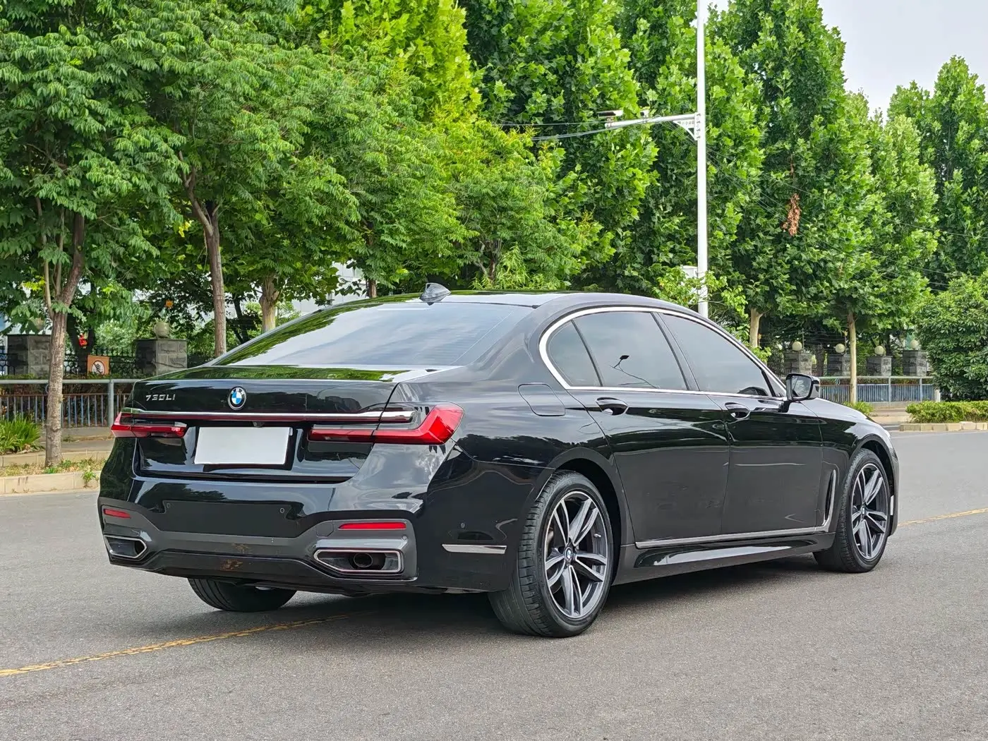 BMW 7 Series 2021 — Photo 9/20
