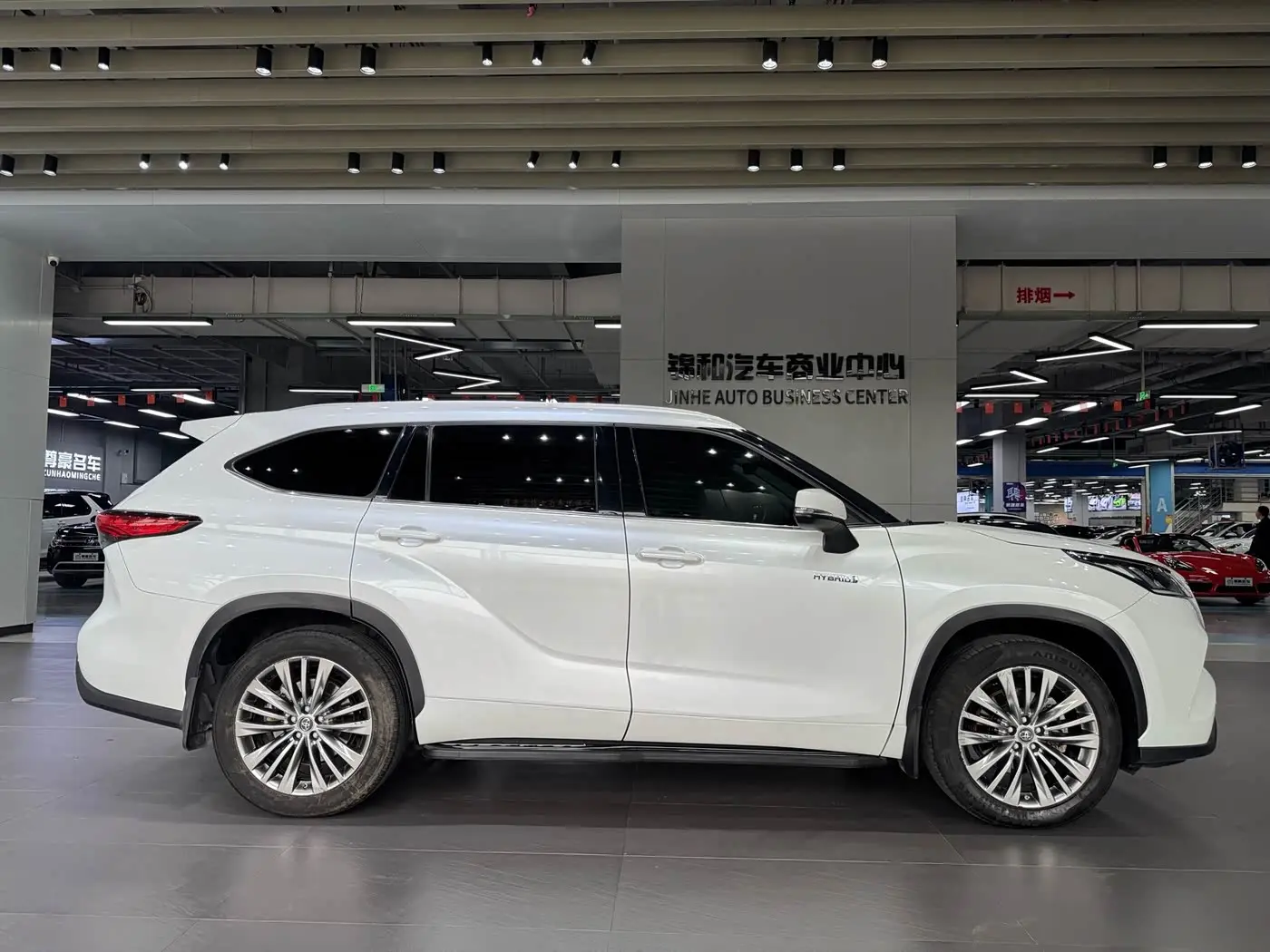 Toyota Highlander 2023 — Фото 4/14