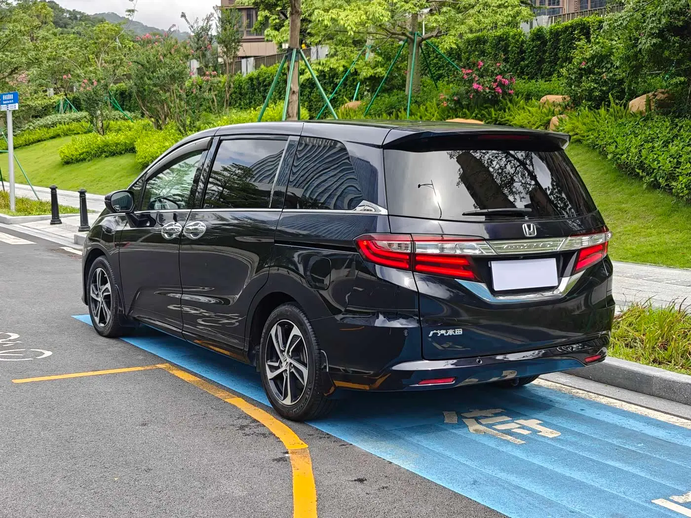 Honda Odyssey 2016 — Фото 16/18