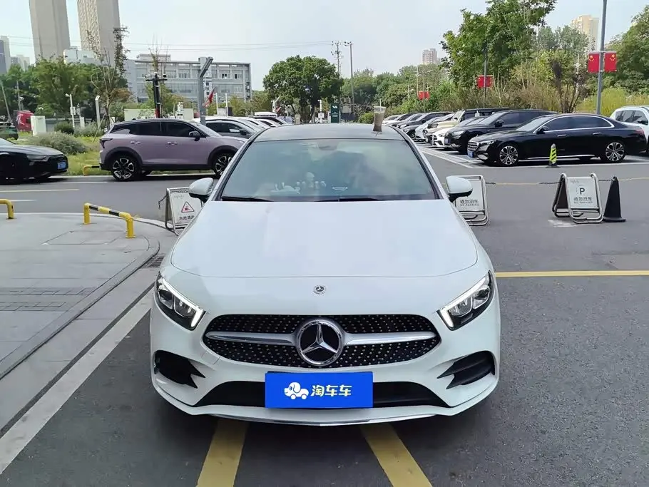 Mercedes-Benz A-Class 2019 — Фото 2/16