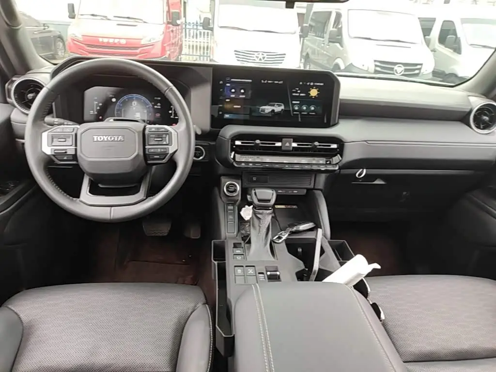 Toyota Prado 2024 — Photo 6/20