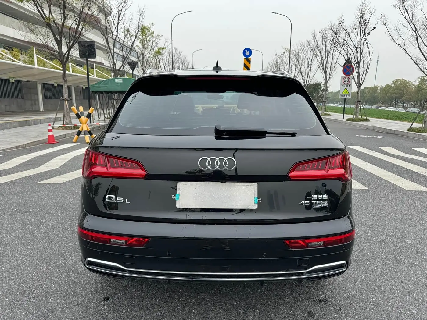 Audi Q5L 2021 — Фото 2/20