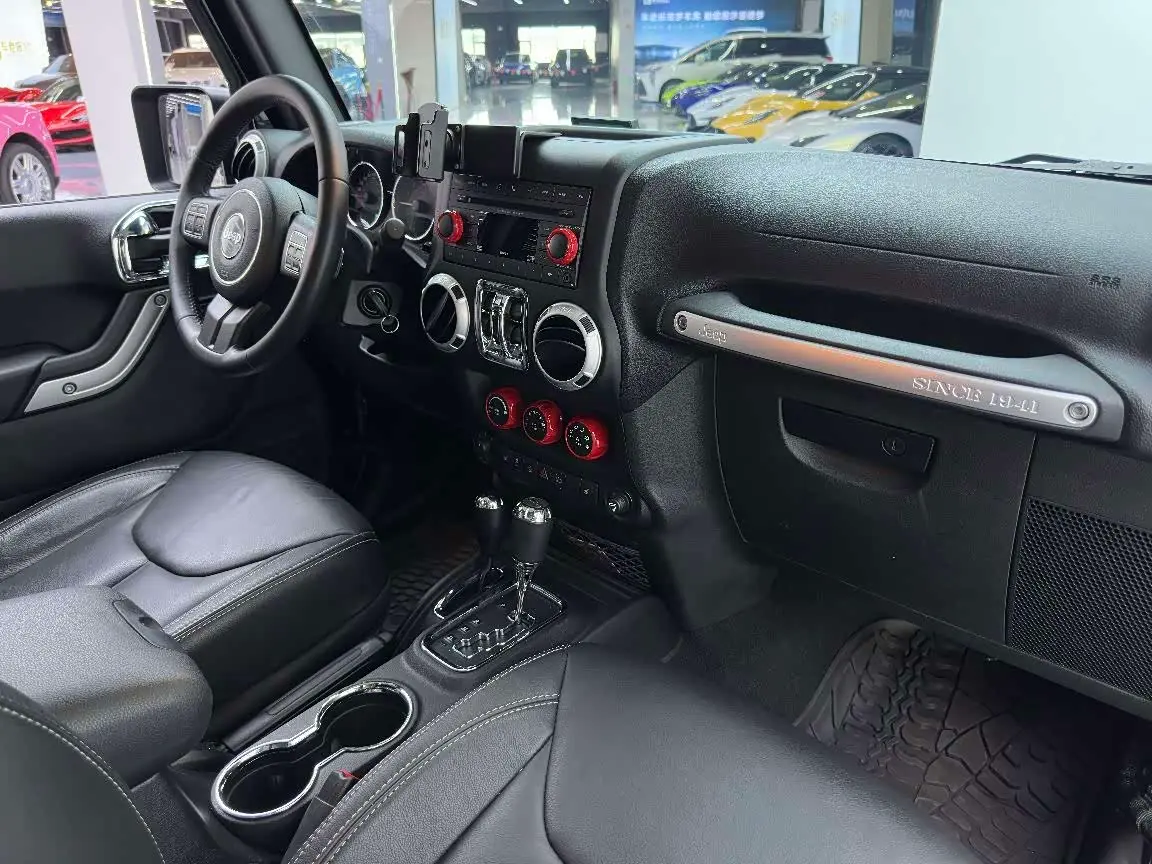Jeep Wrangler 2016 — Photo 11/20