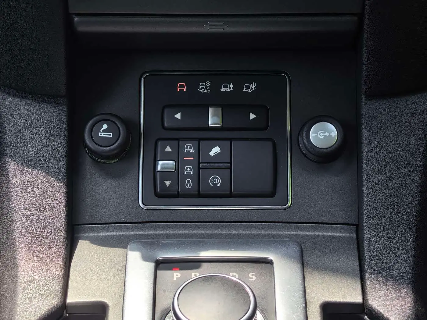 Land Rover Discovery 2016 — Photo 10/14