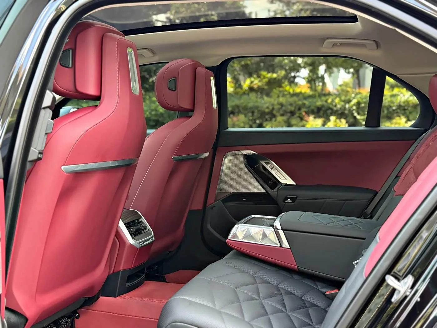 BMW 7 Series 2025 — Photo 7/20
