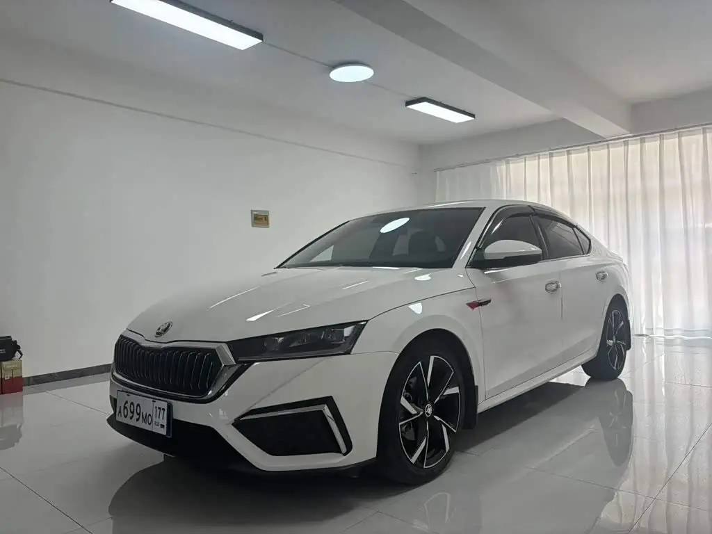 Škoda Octavia 2022 — Фото 1/20