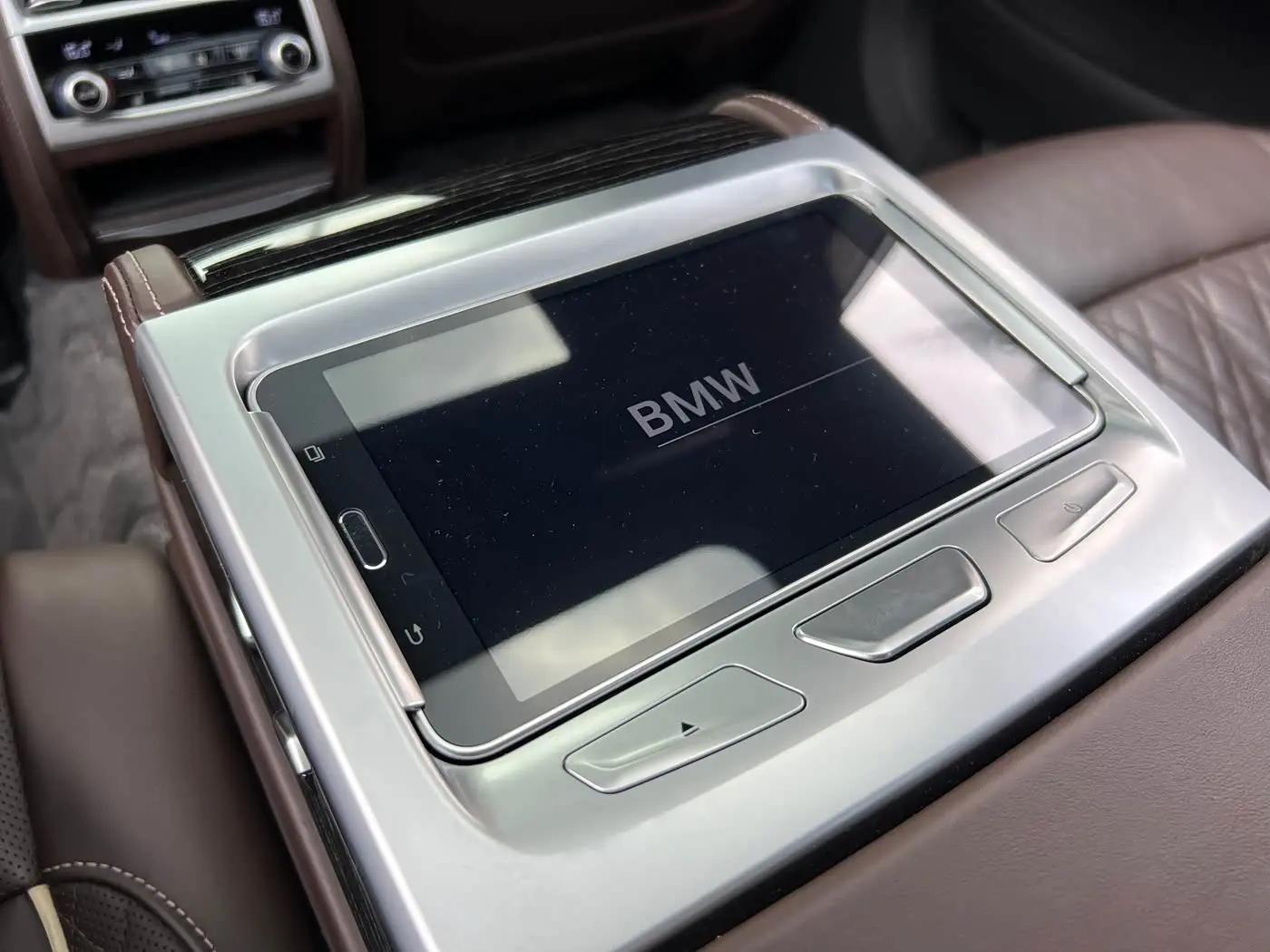 BMW 7 Series 2020 — Photo 18/20