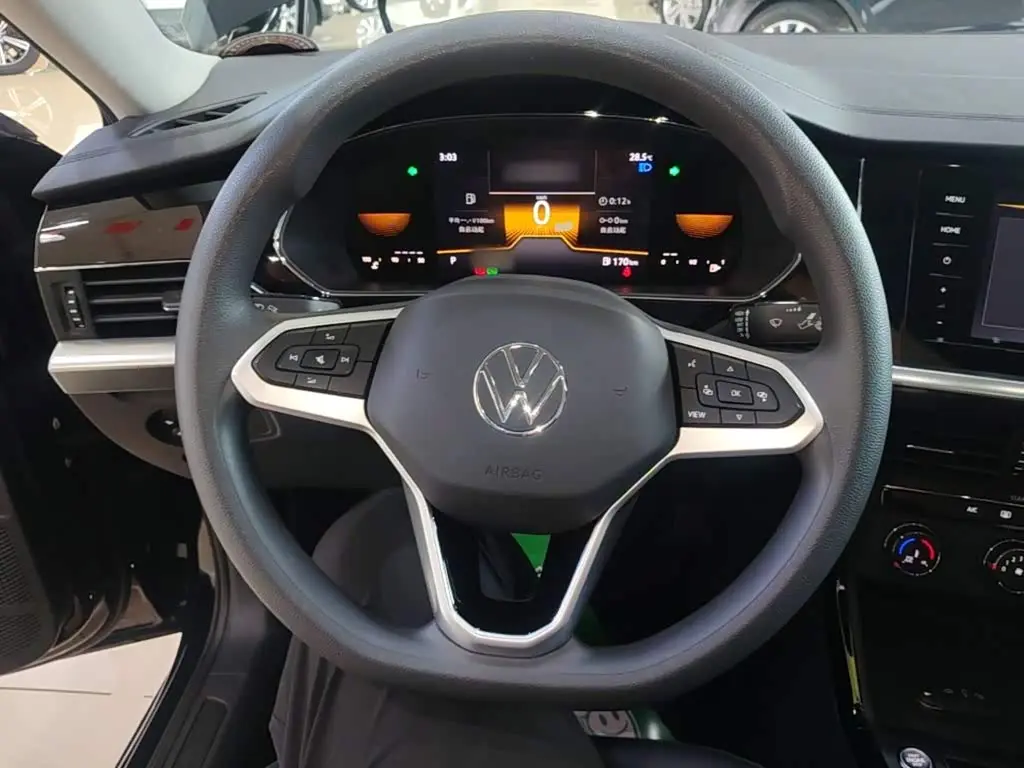 Volkswagen Passat 2025 — Photo 11/20