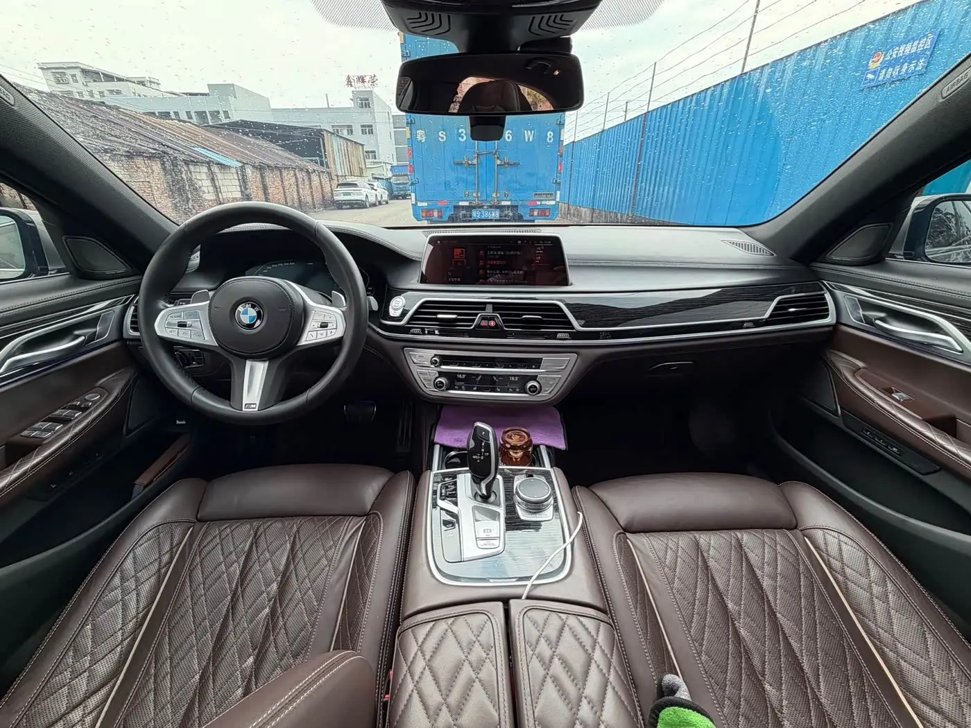 BMW 7 Series 2021 — Photo 7/10