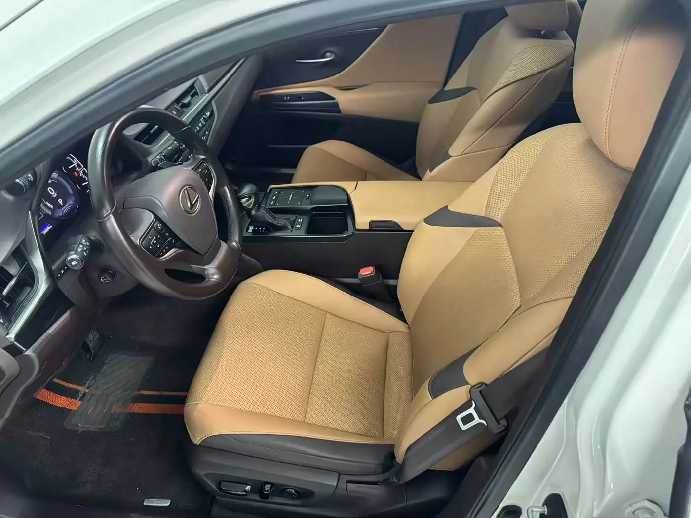 Lexus ES 2021 — Photo 5/9