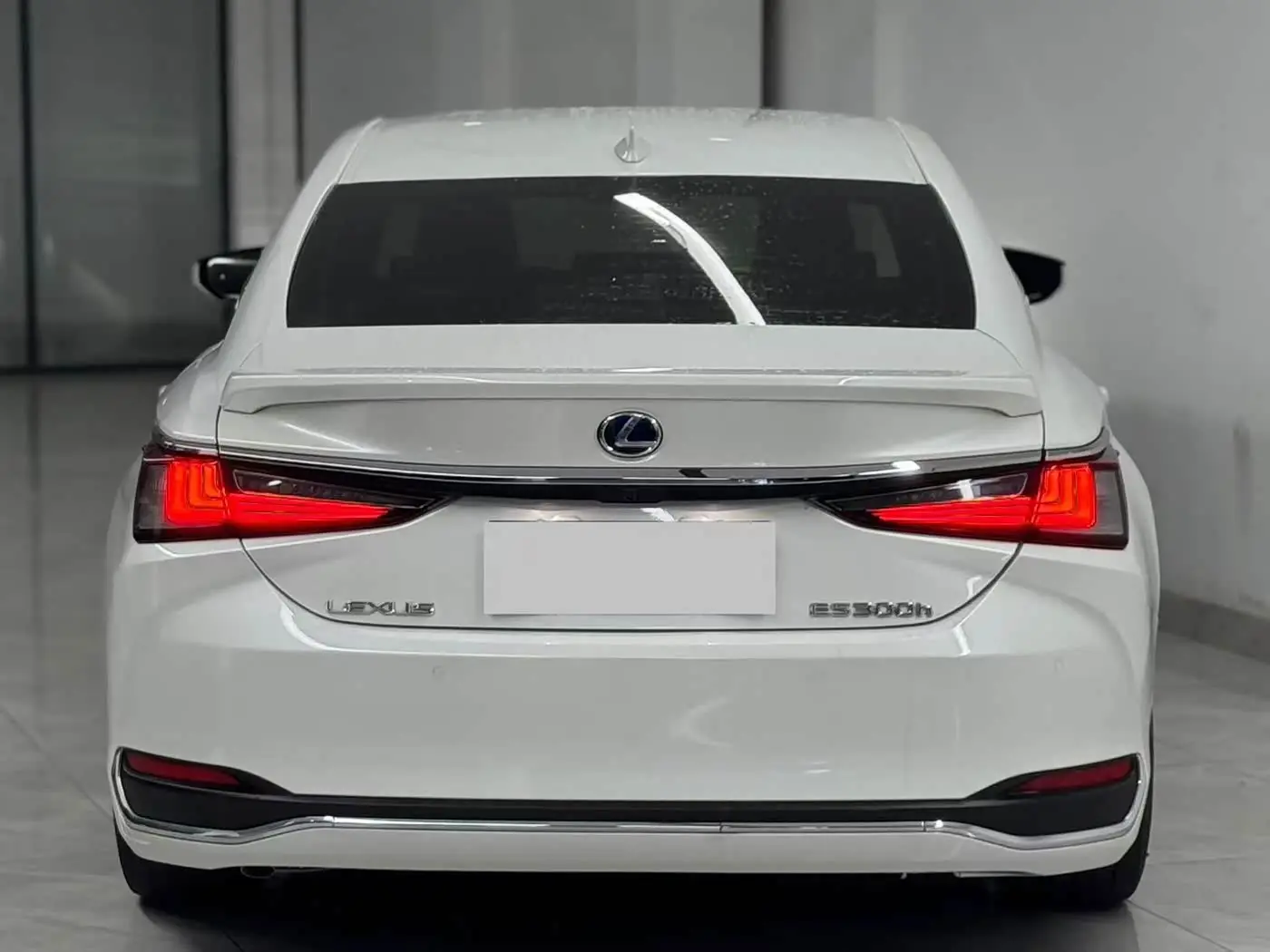 Lexus ES 2021 — Photo 8/9