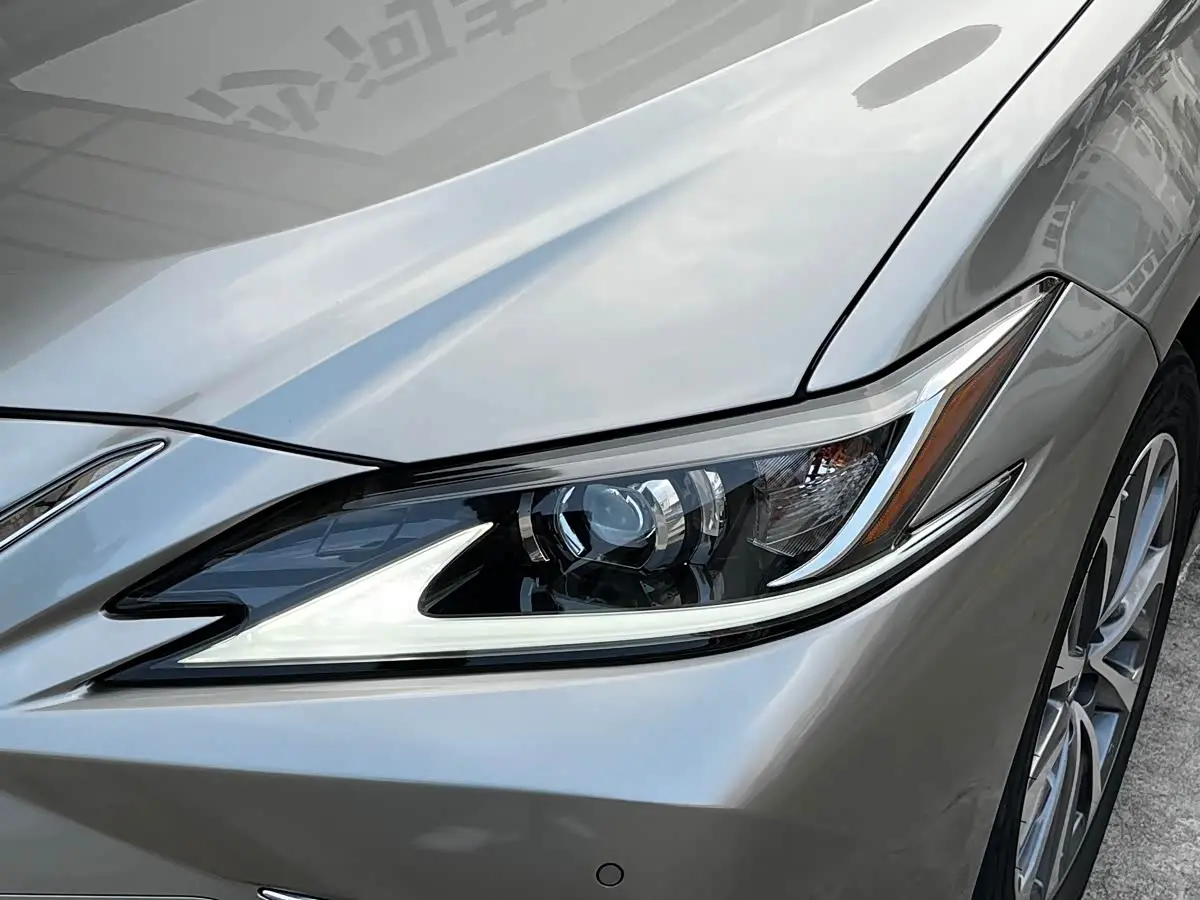 Lexus ES 2023 — Фото 7/20