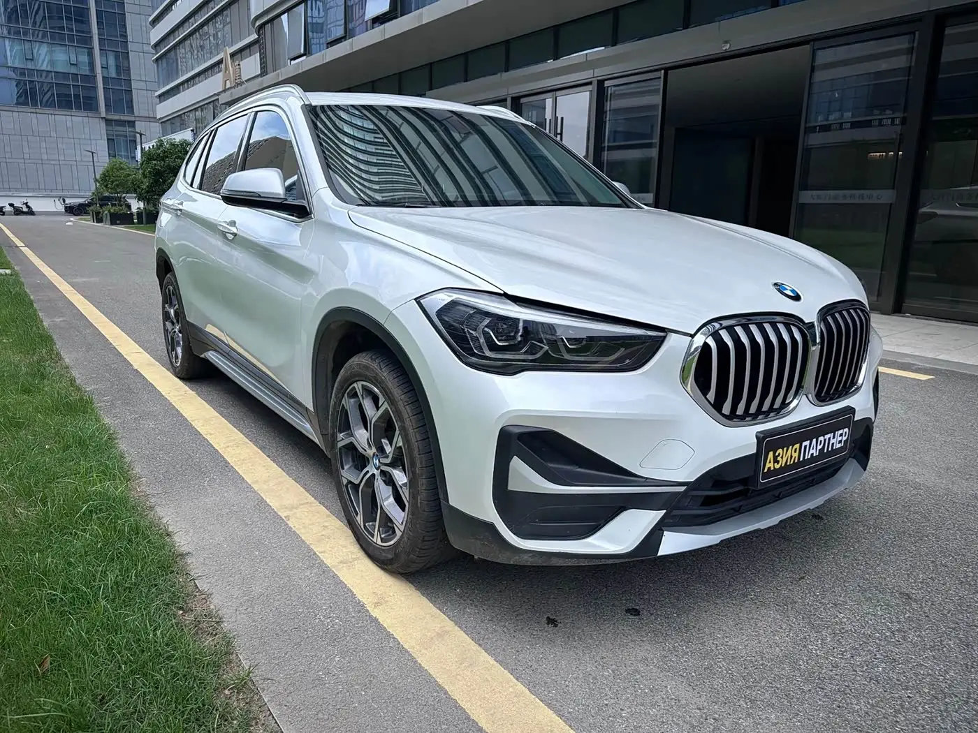 BMW X1 2022 — Фото 3/15