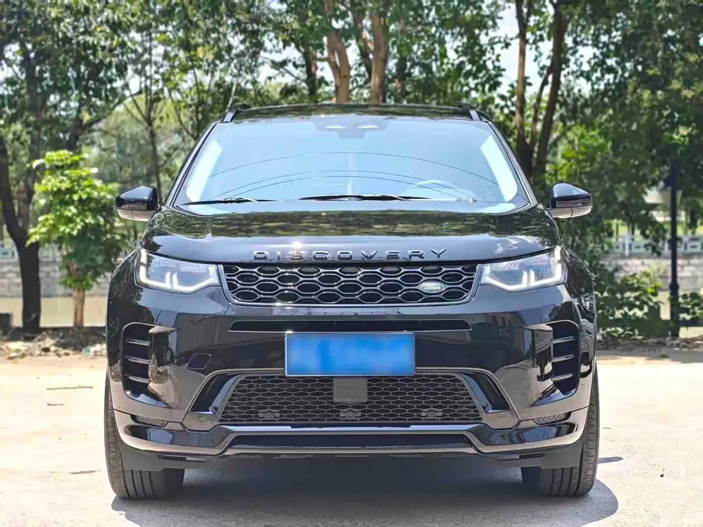 Land Rover Discovery Sport 2024 — Фото 3/9