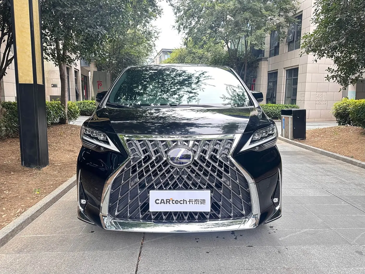 Lexus LM 2021 — Şəkil 3/14