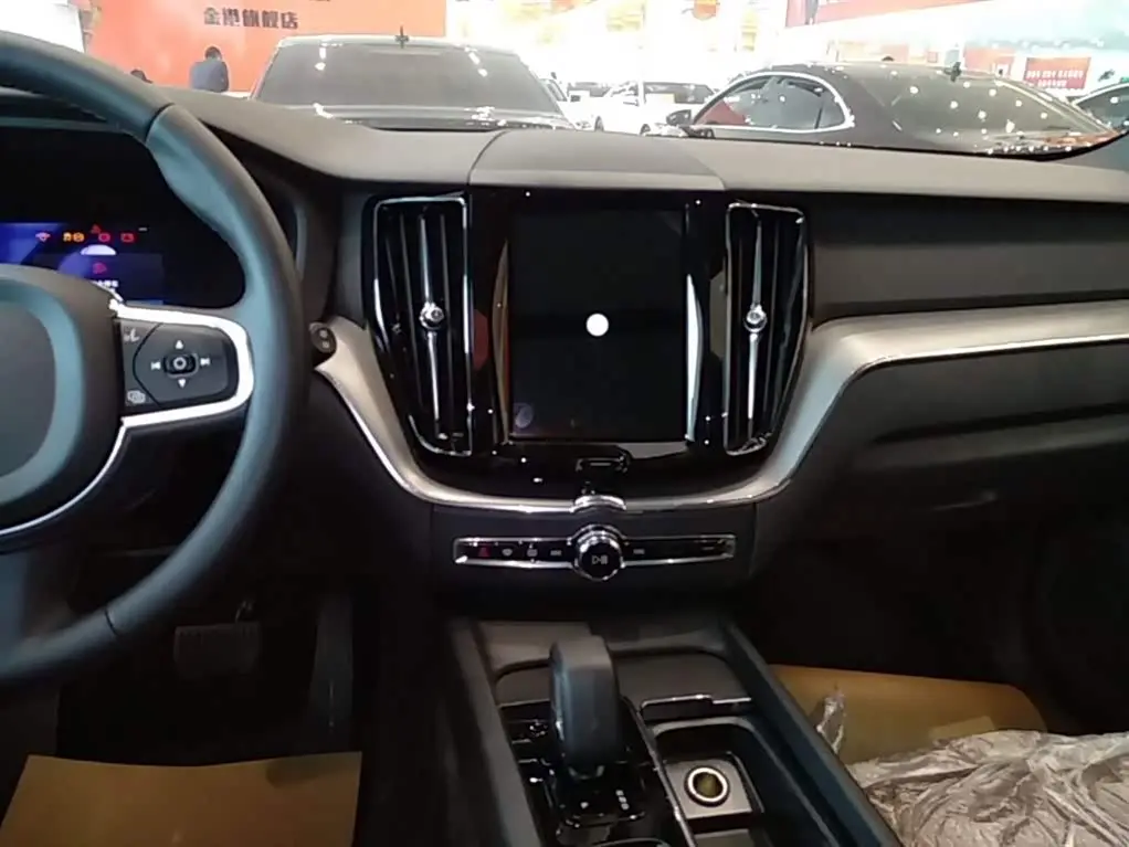 Volvo XC60 2026 — ფოტო 13/20