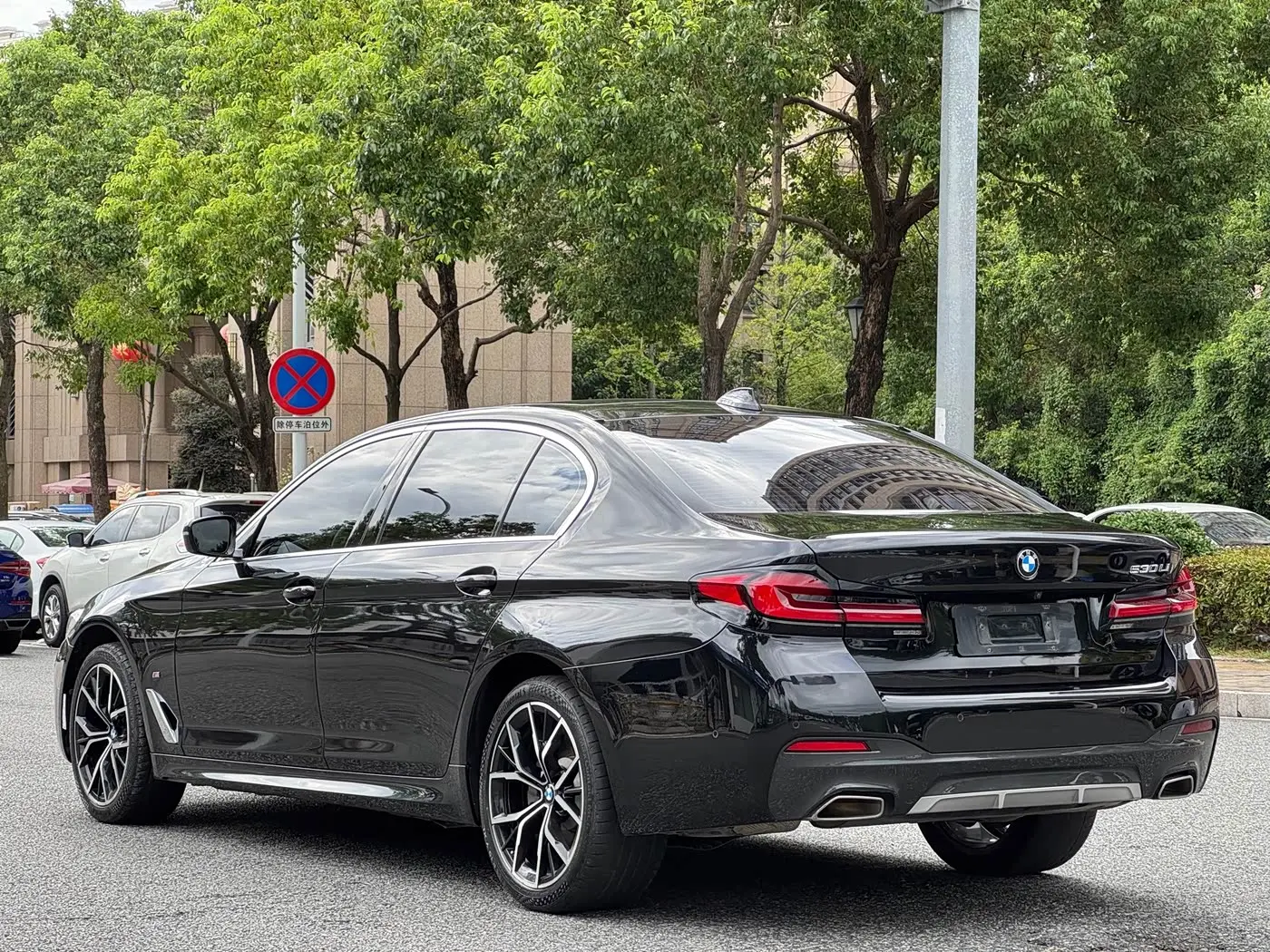 BMW 5 Series 2022 — Photo 6/19