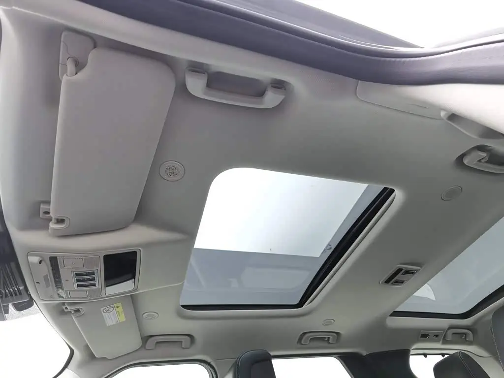 Land Rover Discovery 2021 — Фото 14/20