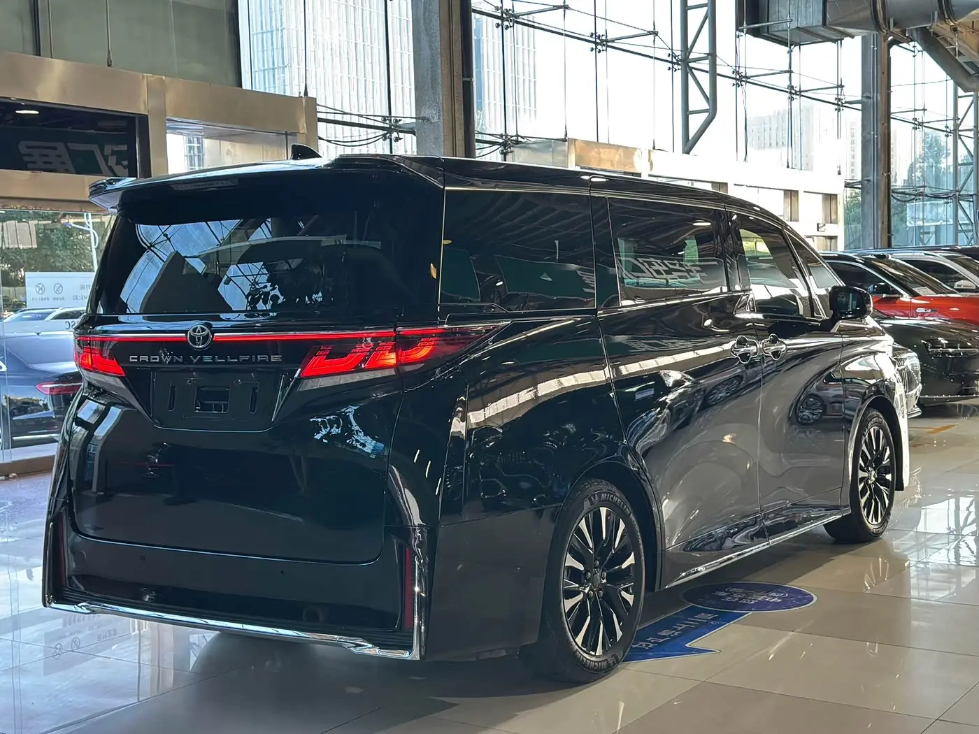 Toyota Vellfire 2024 — Photo 4/20