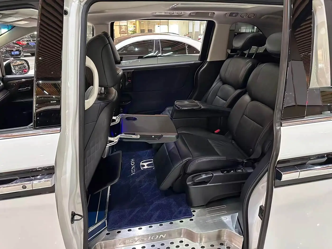 Honda Elysion 2018 — Photo 8/16
