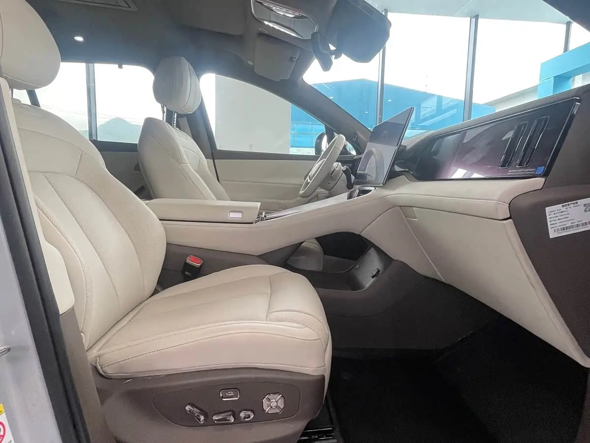 Denza N8L 2025 — Photo 14/15