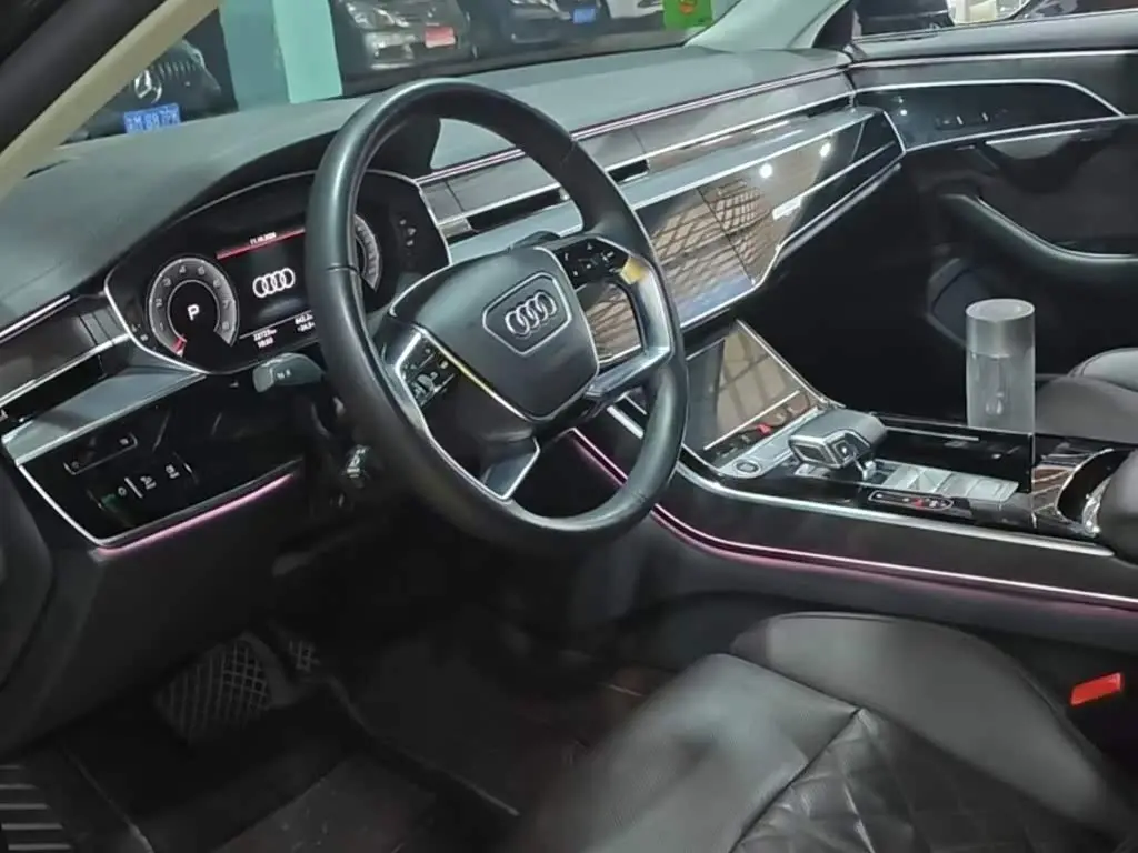 Audi A8 2022 — Photo 2/9