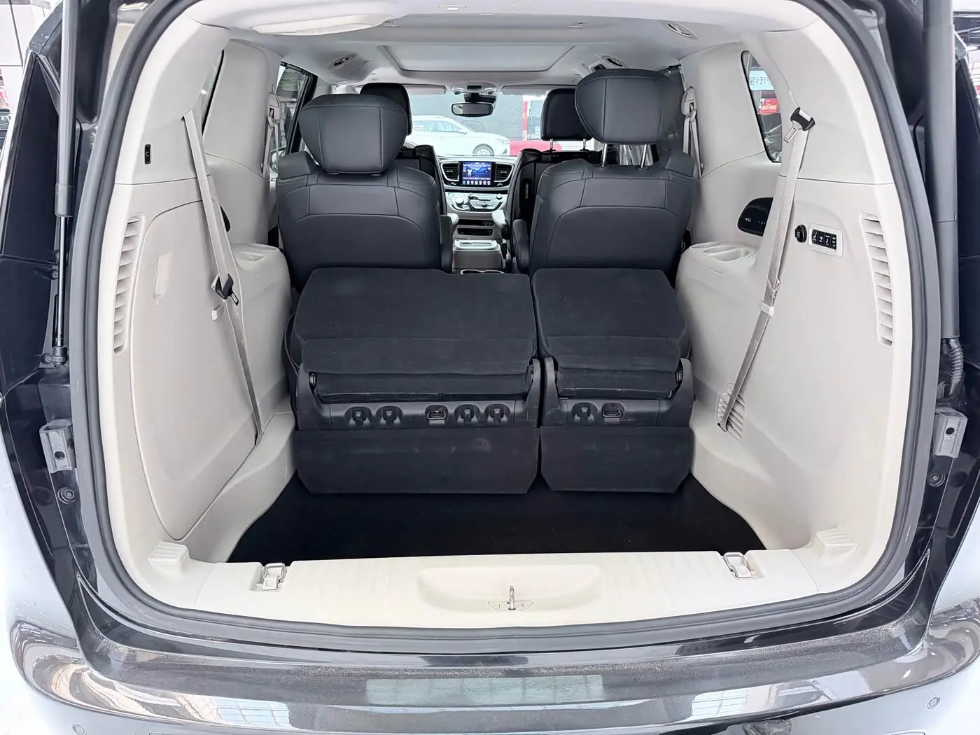 Chrysler Grand Voyager 2019 — Şəkil 15/20